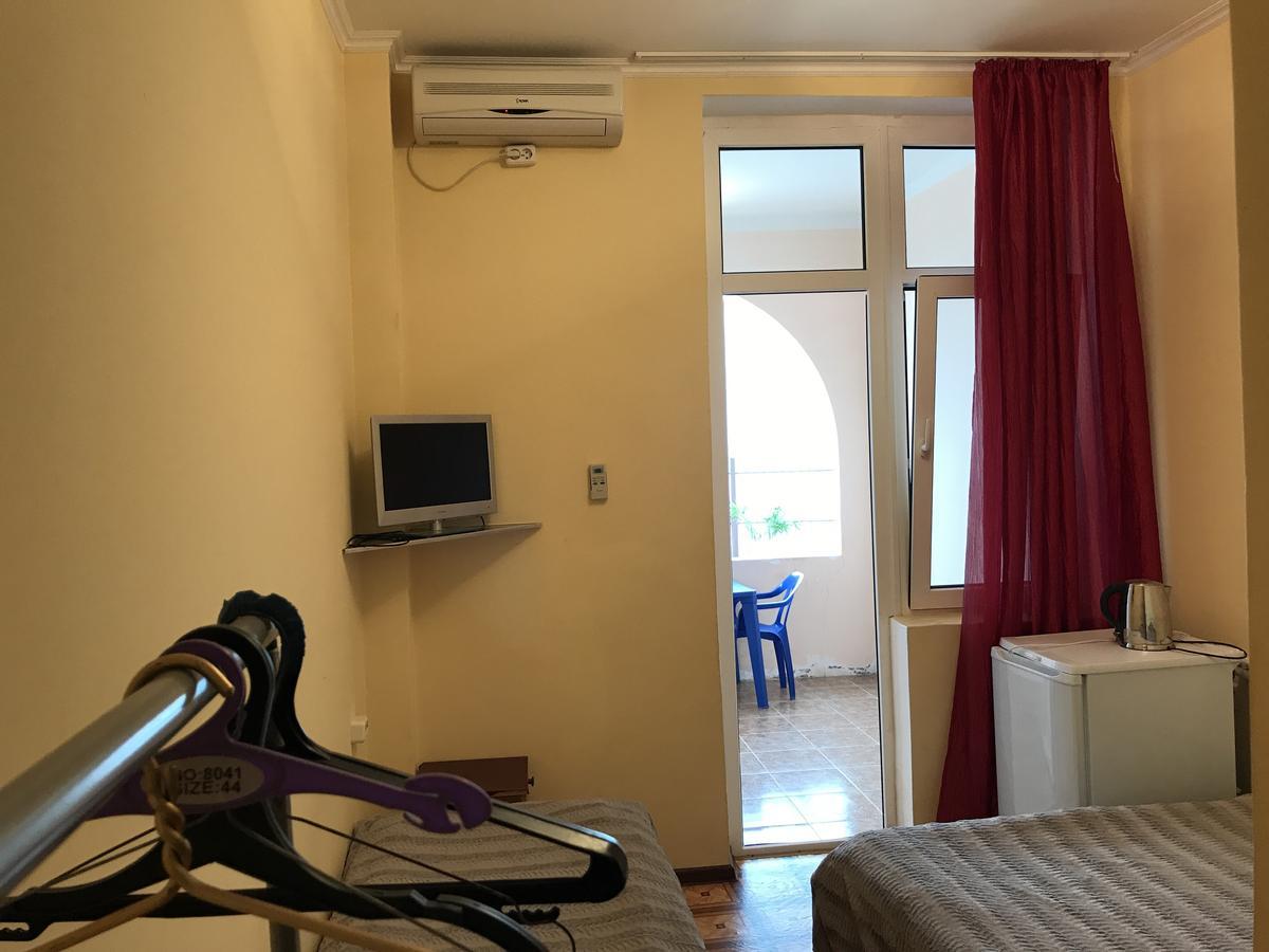Davel Hotel Гагра Екстериор снимка
