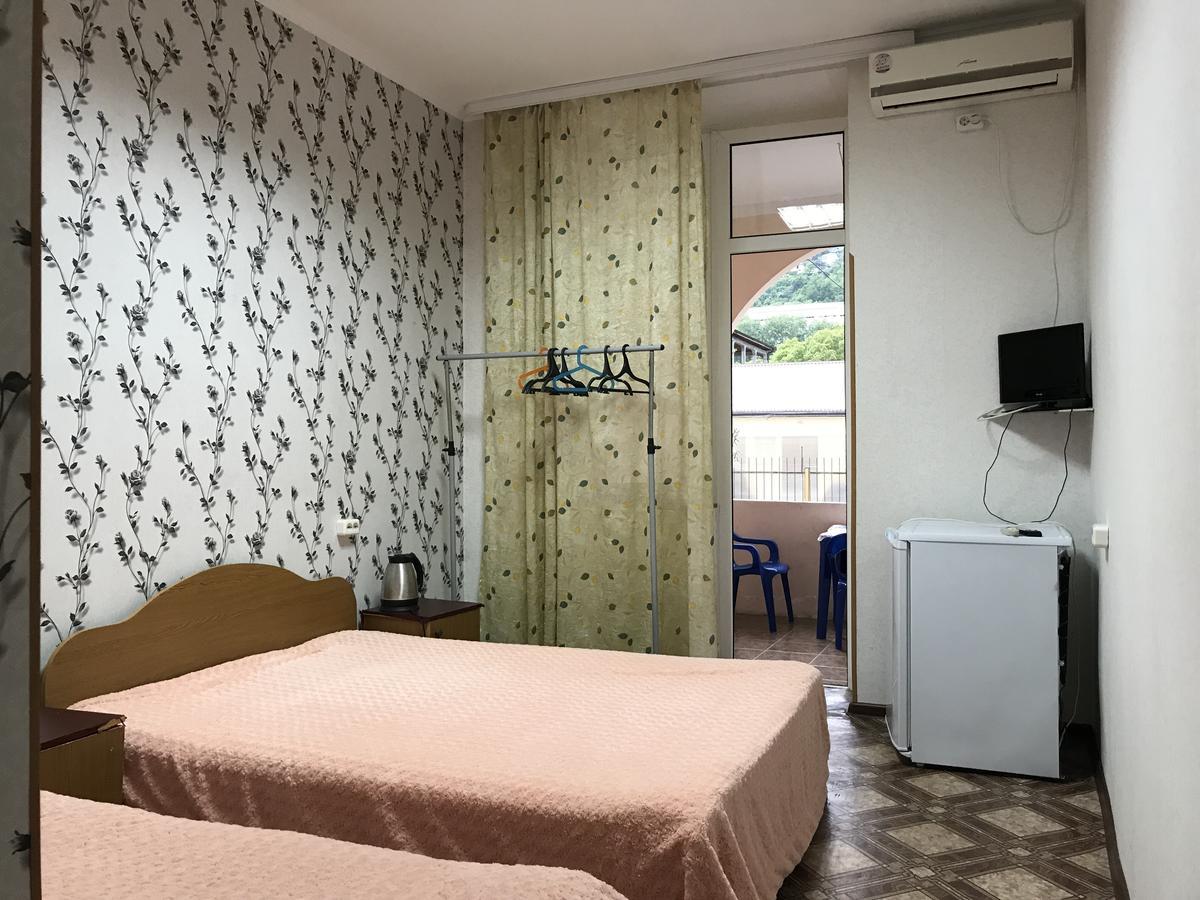 Davel Hotel Гагра Екстериор снимка
