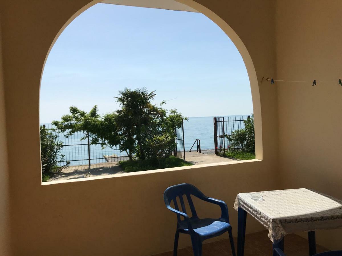 Davel Hotel Гагра Екстериор снимка