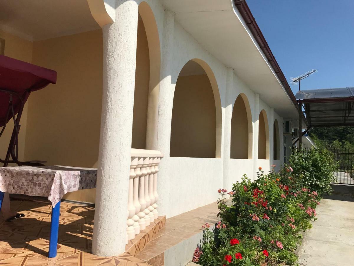 Davel Hotel Гагра Екстериор снимка