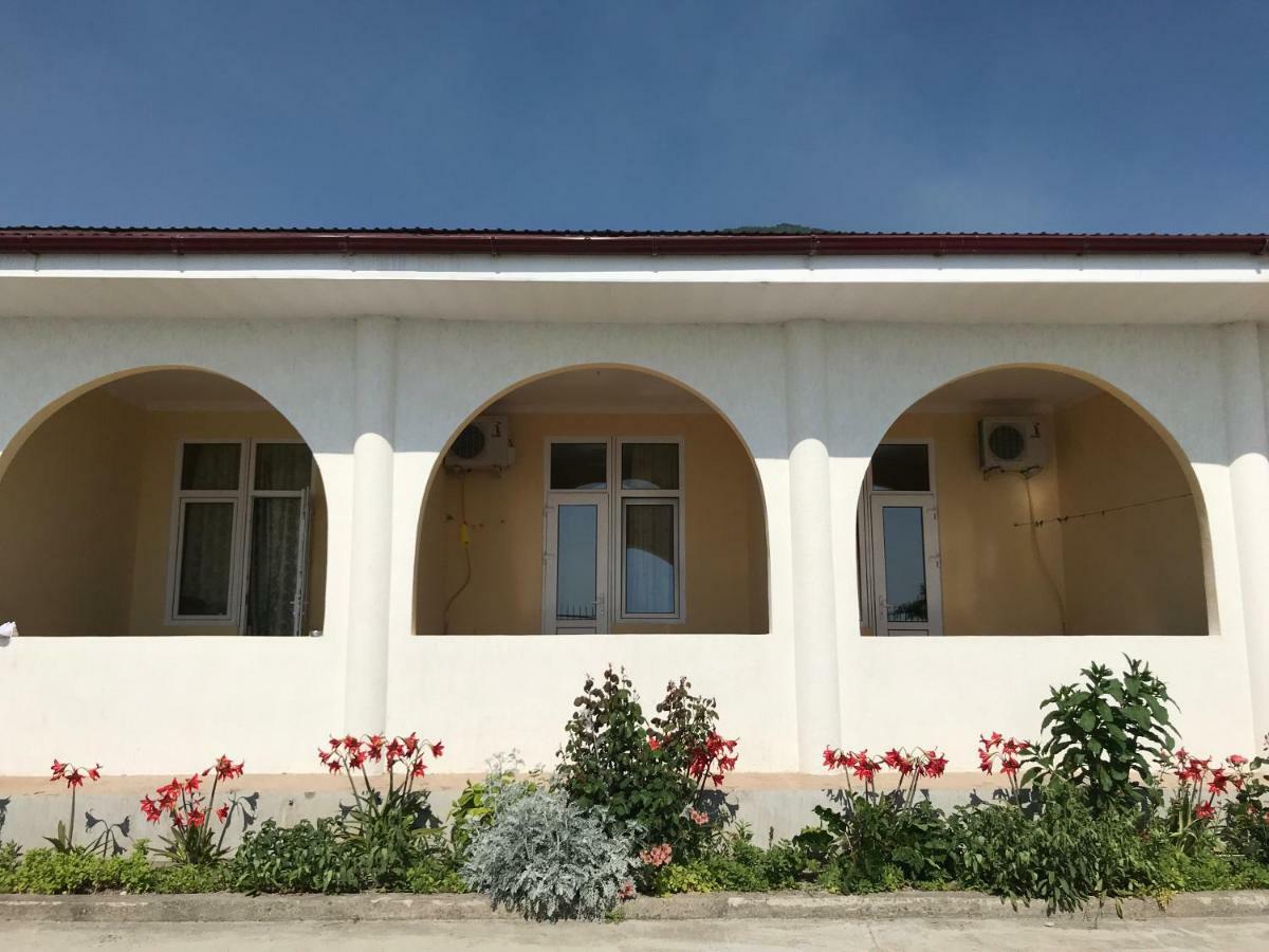 Davel Hotel Гагра Екстериор снимка