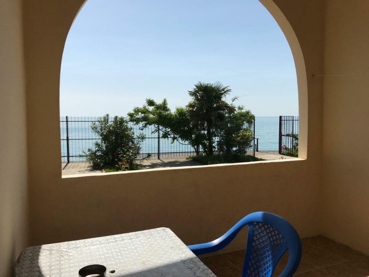 Davel Hotel Гагра Екстериор снимка